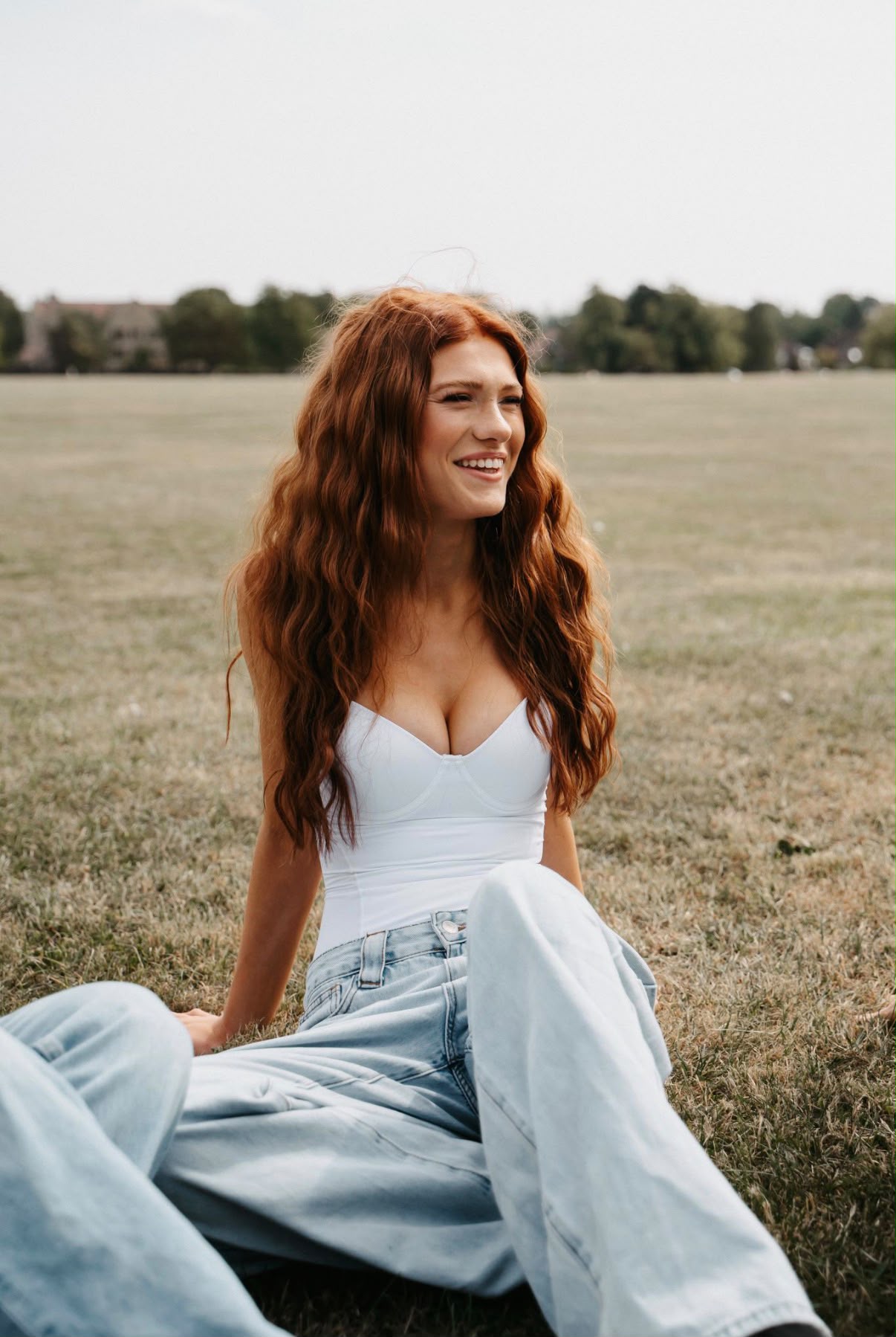 Model with long wavy light brown hair extensions